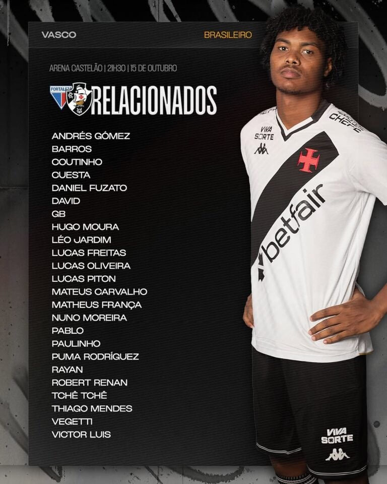 Jogador do Vasco com uniforme branco e detalhes pretos.