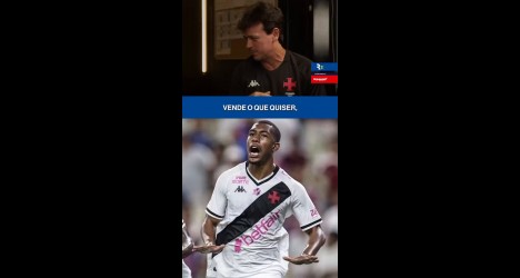 Jogador comemorando gol comemorativo.