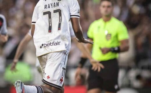 Rayan em ação durante jogo do Vasco.
