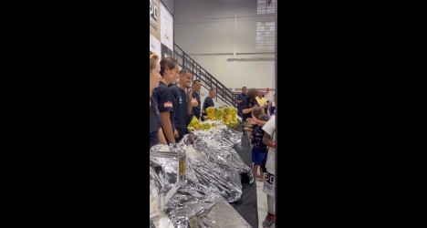 Jogadores do Vasco recebendo homenagem.