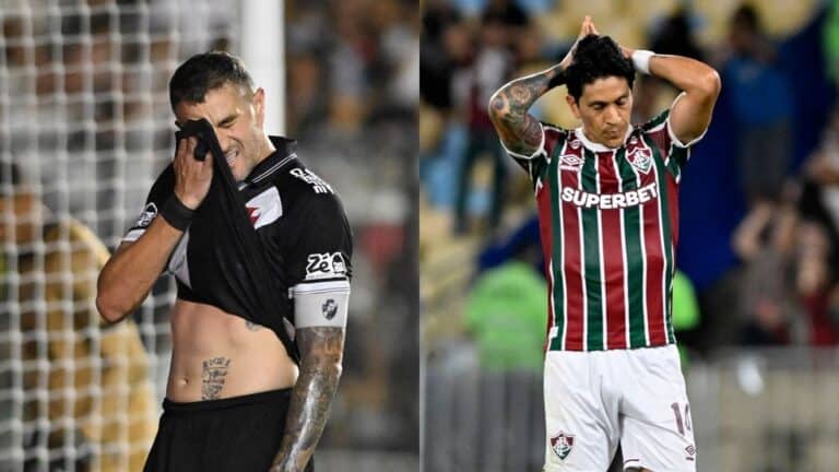 Jogador do Vasco com uniforme preto, segurando a camisa e aparentemente emocionado.