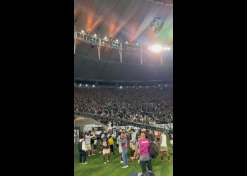 Torcida do Vasco no estádio.