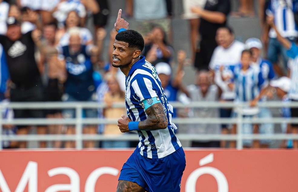 20251022-085652-1-99-tiago-marques-atacante-do-csa-foto-allan-max Tiago Marques, atacante do CSA — Foto: Allan Max