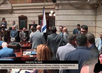 Multidões no plenário do Congresso Nacional.