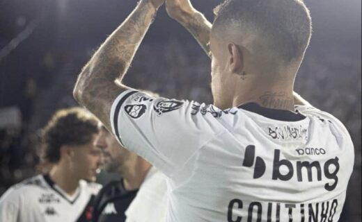 A van score de futebol comemorando vitória.