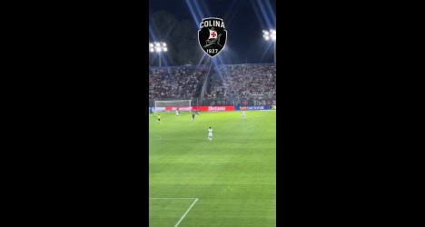 Jogadores em campo no estádio do Vasco.