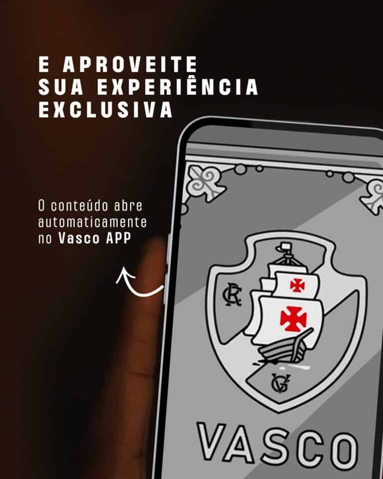 Fundo preto com destaque para telefone segurado na mão, apresentando escudo do Vasco da Gama em preto, branco e vermelho. Texto promocional sobre experiência exclusiva no Vasco APP.