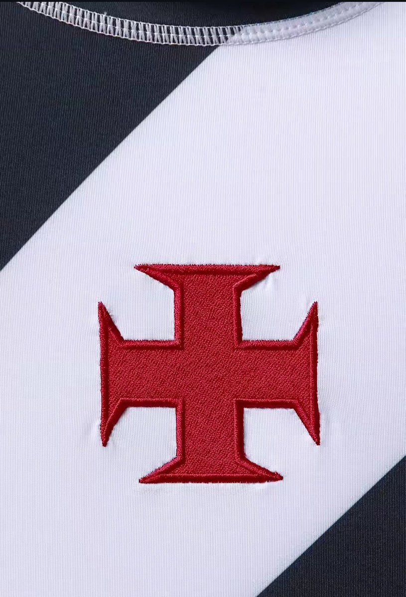Escudo do Vasco da Gama bordado em uniforme.