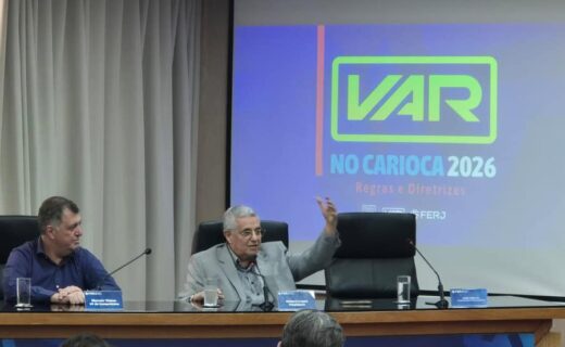 VAR no Carioca 2026 discussão em conferência oficial no palco.