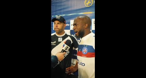 Jogadores do Vasco em entrevista coletiva.