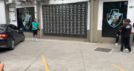 Estádio do Vasco da Gama na rua.