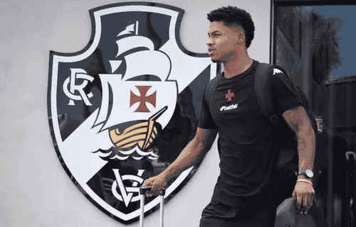 Logo do Vasco da Gama e jovem jogador.