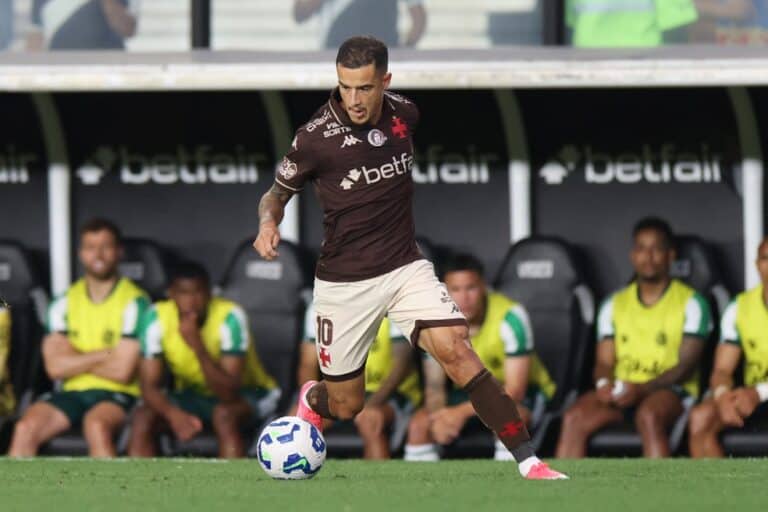 Vasco player with ball on field volleyball, brown uniform, number 10, in action during match.