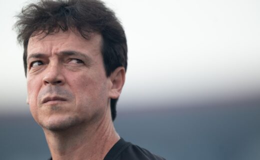 Aparecimento de jornalista na partida do Vasco jogando no estádio.