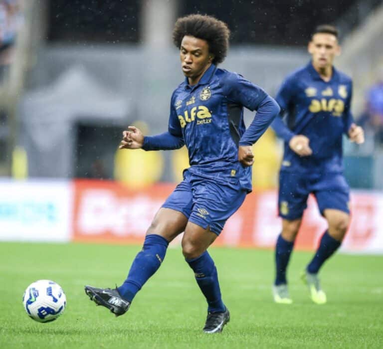 - Jogador de futebol do Vasco em ação.