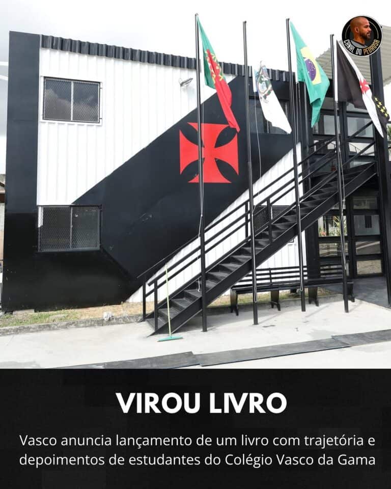 Vaso de escadas com bandeiras e símbolo do Vasco.