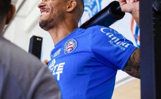 1. Jogador do Vasco treinando na academia.