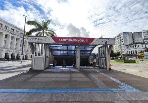 Acesso ao Metrô no Campo da Pelada.