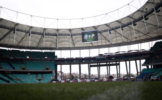 Estádio do Vasco da Gama com campo preparado para jogo.