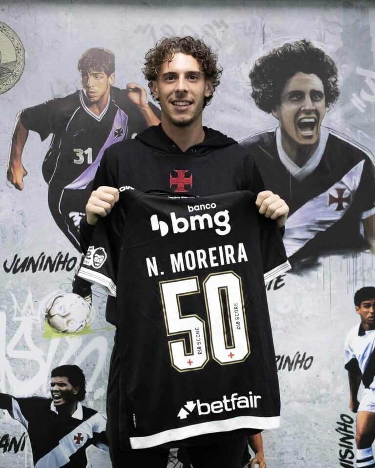 Vasco com homenagem na camisa do jogador.