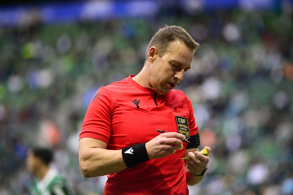 20251207-044240-1-62-arbitro-lucas-paulo-torezin-vai-apitar-atletico-mg-x-vasco-foto-marcos-ribolli Árbitro Lucas Paulo Torezin vai apitar Atlético-MG x Vasco — Foto: Marcos Ribolli