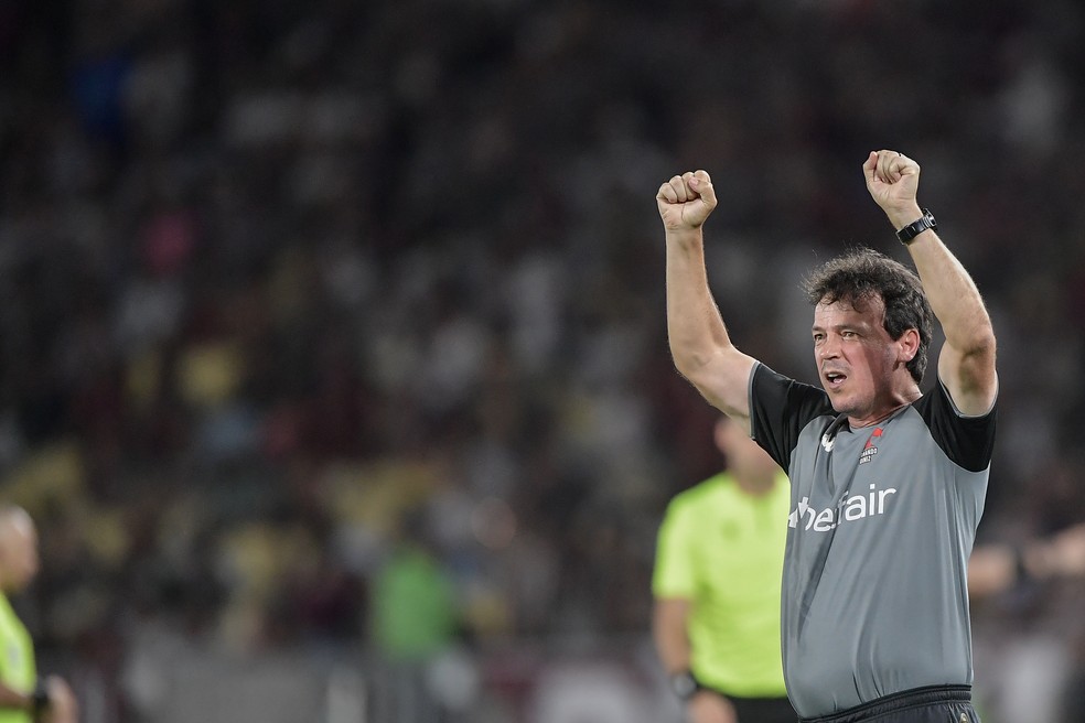 20251214-225620-1-11-diniz-em-fluminense-x-vasco-semifinal-da-copa-do-brasil-foto-thiago-ribeiroagif-1 Diniz, em Fluminense x Vasco, semifinal da Copa do Brasil — Foto: Thiago Ribeiro/Agif