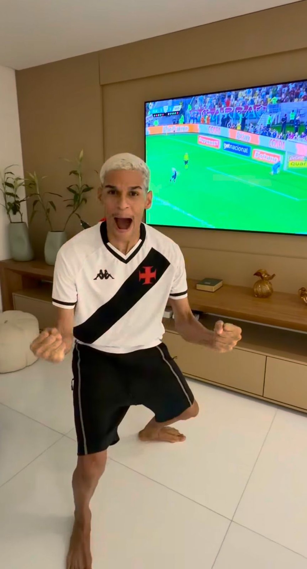 20251215-033847-1-39-luva-de-pedreiro-foto-reproducaoinstagram Luva de Pedreiro — Foto: Reprodução/Instagram