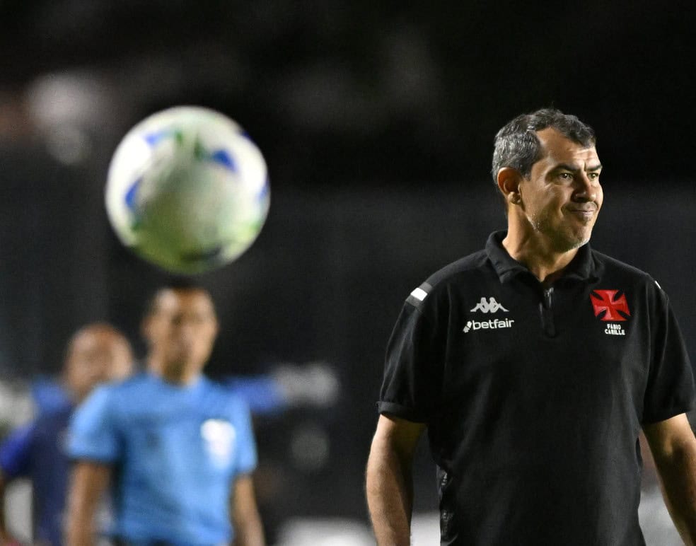 20251230-073458-1-26-carille-em-vasco-x-puerto-cabello-foto-andre-duraoge Carille em Vasco x Puerto Cabello — Foto: André Durão/ge