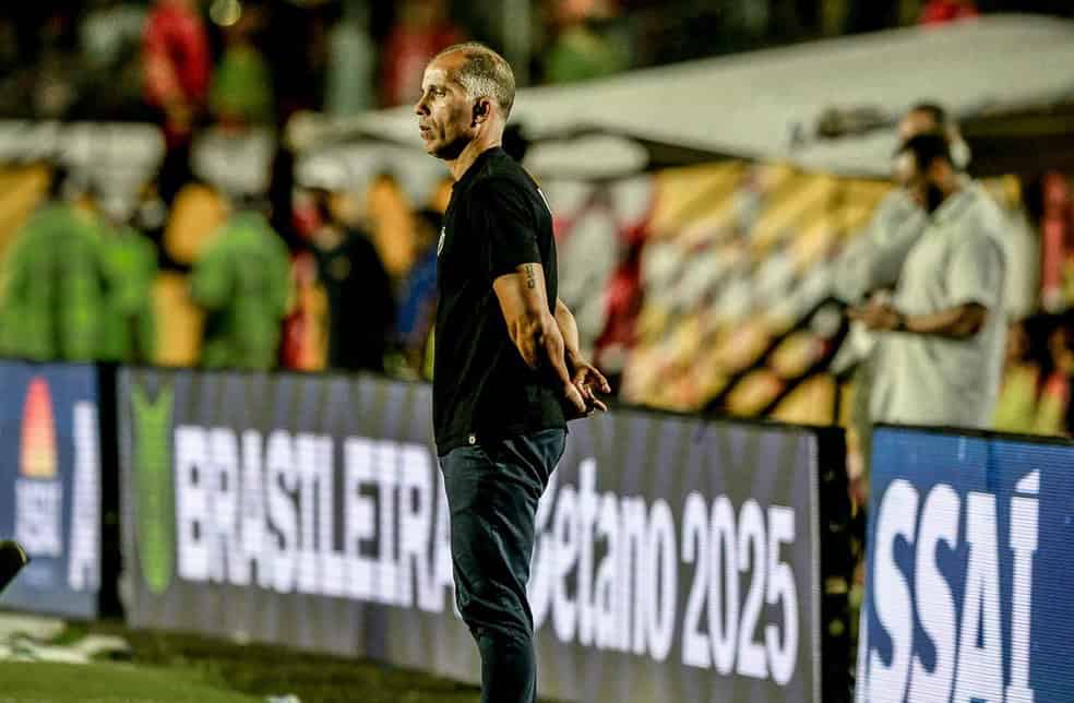 20251230-073500-1-31-felipe-maestro-fez-o-seu-ultimo-jogo-no-comando-do-vasco-foto-jhony-pinhoagif Felipe Maestro fez o seu último jogo no comando do Vasco — Foto: Jhony Pinho/AGIF