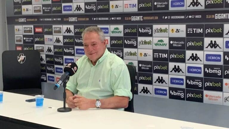 Abel Braga durante entrevista coletiva