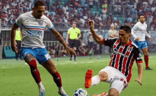 Pablo Maia dá carrinho em Bahia x São Paulo