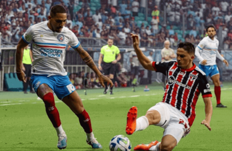 Pablo Maia dá carrinho em Bahia x São Paulo