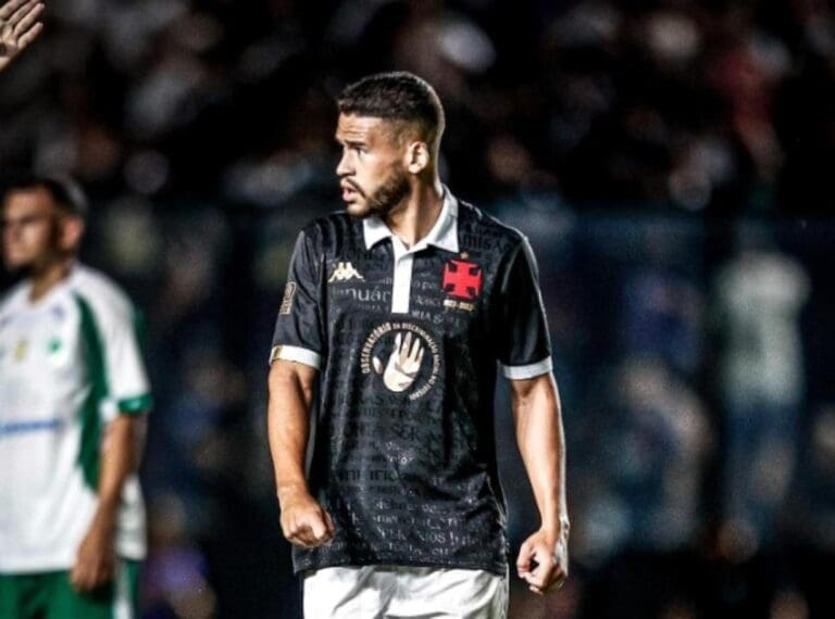 De Lucca em campo na vitória sobre o Boavista