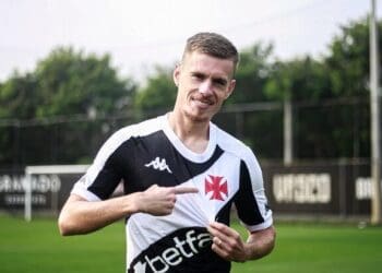 Maxime Dominguez é apresentado pelo Vasco: ‘Estou extremamente feliz por estar aqui e fazer parte de um clube tão grande’