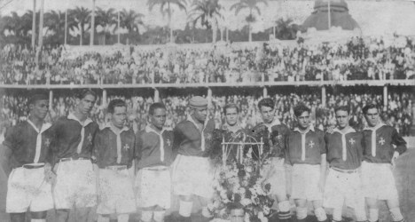 Jogadores do Vasco em time clássico.