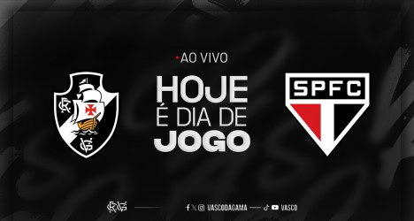 São inúmeros fãs vestindo a camisa do Santos Futebol Clube.