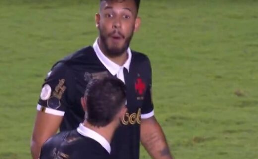 Discussão entre Vegetti e Zé Vitor em Vasco x Corinthians