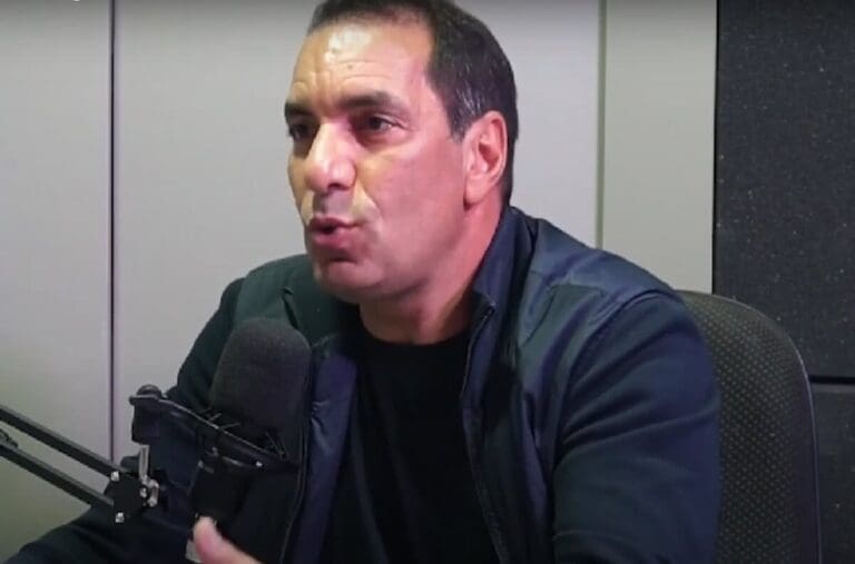 Edmundo em vídeo no seu canal no YouTube