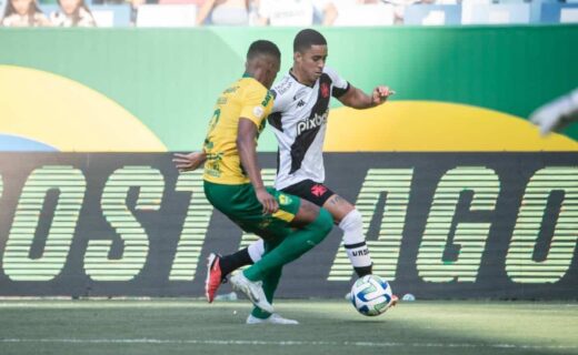 Erick Marcus em ação pelo Vasco contra o Cuiabá