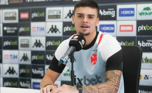Gabriel Pec em entrevista coletiva
