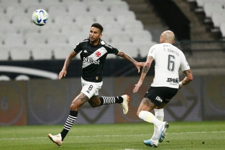 Jair em ação pelo Vasco contra o Corinthians