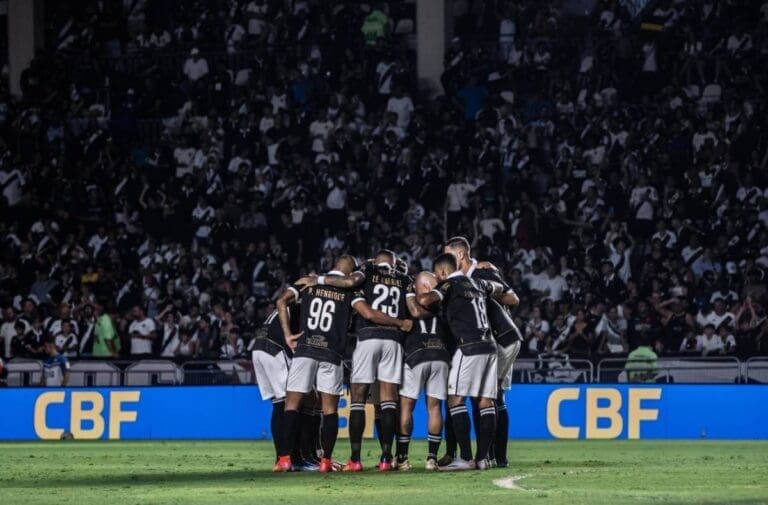 Jogadores do Vasco em jogo contra o América-MG