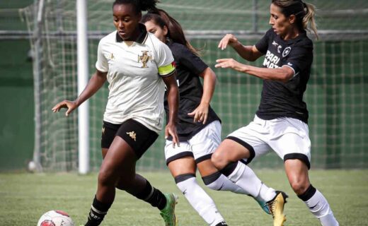Ju Pacheco em ação pelo Vasco contra o Botafogo
