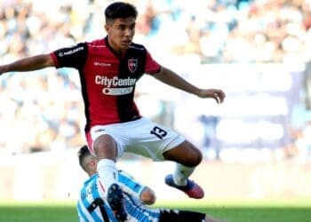 Juan Sforza com a camisa do Newell's Old Boys