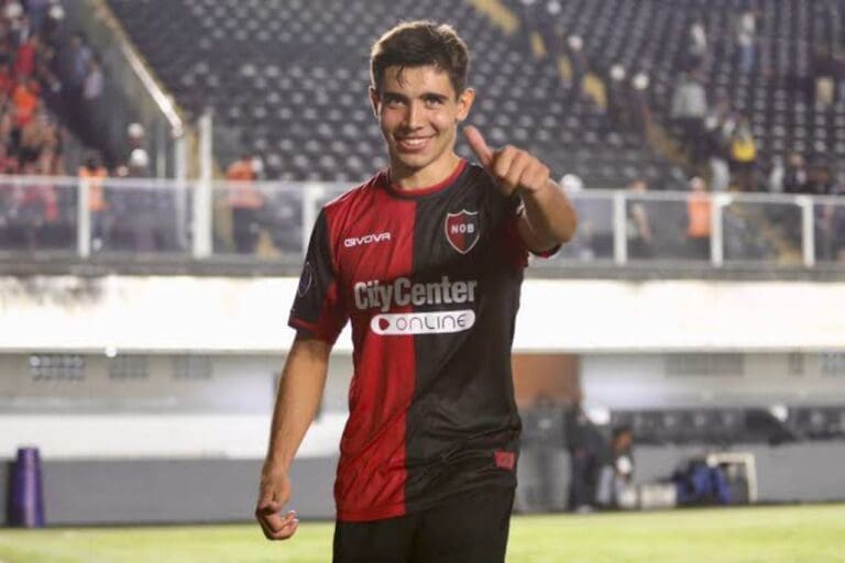 Juan Sfroza com a camisa do Newell's Old Boys