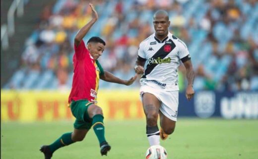 Juninho durante jogo contra o Sampaio Corrêa