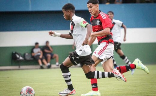 Juninho em ação pelo Sub-16 do Vasco