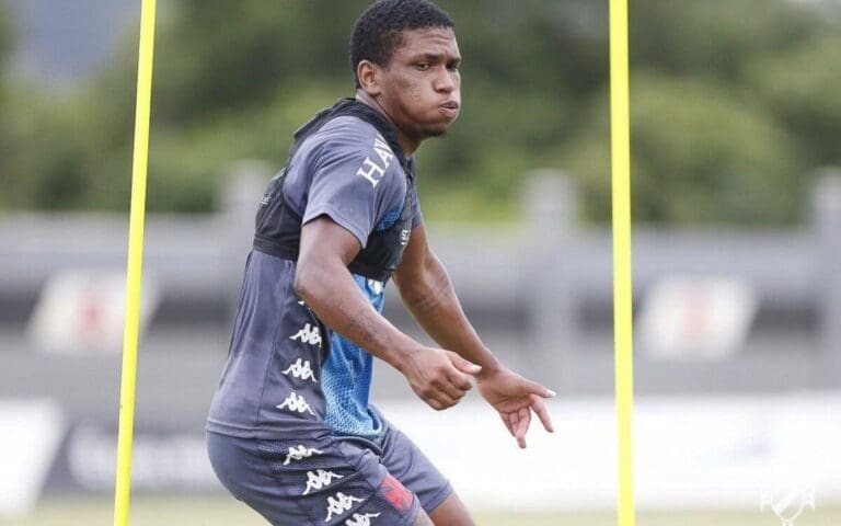 Juninho durante treino do Vasco