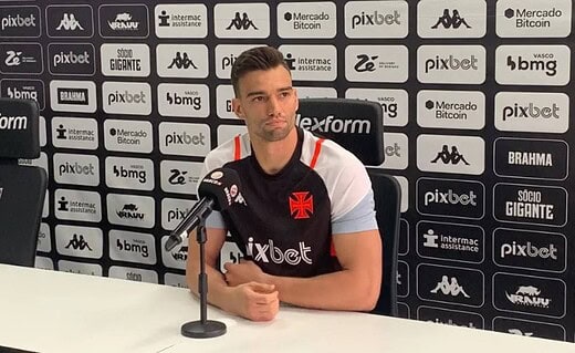 Léo Jardim durante entrevista coletiva no CT Moacyr Barbosa