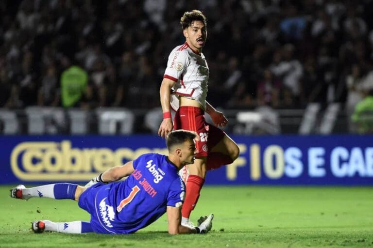 Léo Jardim em jogo do Vasco contra o Internacional